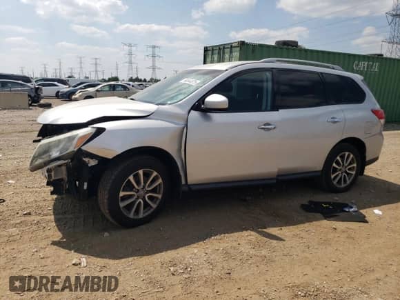 2015 Nissan Pathfinder S with VIN 5N1AR2MM0FC702647, listed as a Copart auction lot 68544875 with 158,242 mi miles and Salvage title. Bid and sale history available at DreamBid. Image 1.