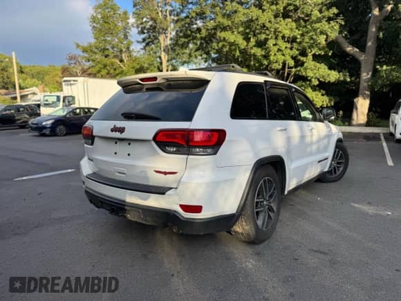 2017 Jeep Grand Cherokee Trailhawk z VIN 1C4RJFLG2HC793117, wystawiony jako Copart lot #71013155 z przebiegiem 48 333 mil mil oraz Czysty tytuł • Clean title. Historia ofert i sprzedaży dostępna na DreamBid. Obrazek 4.