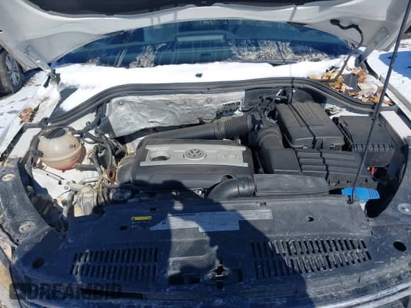 2017 Volkswagen Tiguan Wolfsburg Edition z VIN WVGRV7AX1HK005782, wystawiony jako IAAI lot #41624861 z przebiegiem 114 660 mil mil oraz . Historia ofert i sprzedaży dostępna na DreamBid. Obrazek 10.