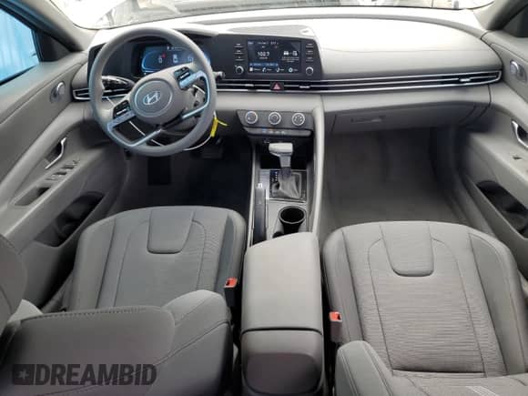 2024 Hyundai Elantra SE z VIN KMHLL4DG3RU795792, wystawiony jako Copart lot #69591345 z przebiegiem 9 347 mil mil oraz Szkoda całkowita • Salvage title. Historia ofert i sprzedaży dostępna na DreamBid. Obrazek 8.