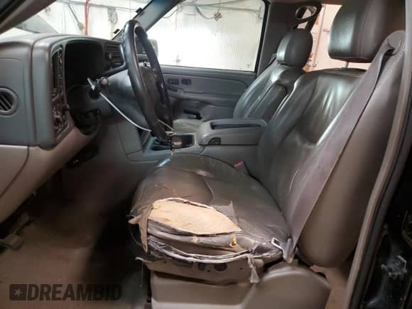 2004 Chevrolet Suburban Z71 z VIN 3GNFK16Z94G101398, wystawiony jako Copart lot #70914914 z przebiegiem 223 578 mil mil oraz Szkoda całkowita • Salvage title. Historia ofert i sprzedaży dostępna na DreamBid. Obrazek 7.