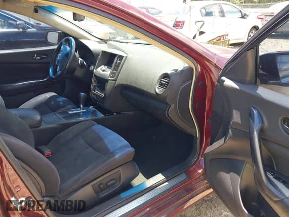 2013 Nissan Maxima SV z VIN 1N4AA5APXDC805248, wystawiony jako IAAI lot #42768497 z przebiegiem 219 512 mil mil oraz . Historia ofert i sprzedaży dostępna na DreamBid. Obrazek 5.