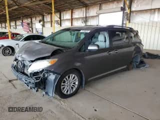 2015 Toyota Sienna XLE with VIN 5TDYK3DC3FS672692, listed as a Copart auction lot 71738875 with 147,537 mi miles and Salvage title. Bid and sale history available at DreamBid. Image 1.
