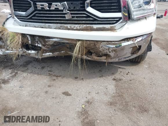 2017 Ram 1500 Limited z VIN 1C6RR7PT2HS760492, wystawiony jako IAAI lot #42495377 z przebiegiem 84 330 mil mil oraz . Historia ofert i sprzedaży dostępna na DreamBid. Obrazek 6.