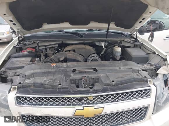 2013 Chevrolet Suburban LTZ z VIN 1GNSCKE00DR209381, wystawiony jako IAAI lot #42469271 z przebiegiem Nie podano mil oraz . Historia ofert i sprzedaży dostępna na DreamBid. Obrazek 10.