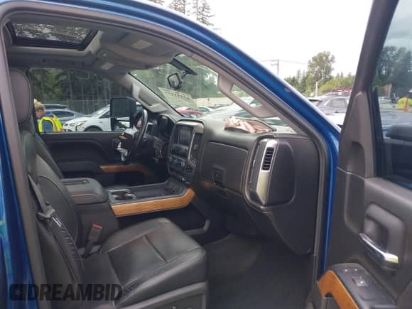 2018 Chevrolet Silverado 2500HD LTZ с VIN 1GC1KWEY5JF187864, выставлен на аукционе IAAI как лот 42533377 с пробегом 100 763 миль миль и . История ставок и продаж доступна на DreamBid. Изображение 5.