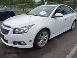 2014 Chevrolet Cruze LTZ z VIN 1G1PG5SB6E7359995, wystawiony jako IAAI lot #43230727 z przebiegiem 143 019 mil mil oraz . Historia ofert i sprzedaży dostępna na DreamBid. Obrazek 2.