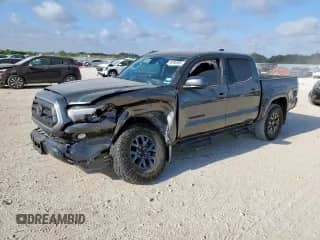 2023 Toyota Tacoma SR5 z VIN 3TYAZ5CN8PT034567, wystawiony jako Copart lot #68384905 z przebiegiem 43 318 mil mil oraz Szkoda całkowita • Salvage title. Historia ofert i sprzedaży dostępna na DreamBid. Obrazek 1.