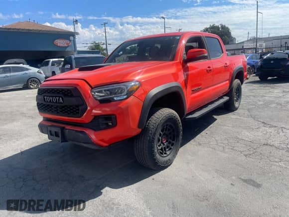 2023 Toyota Tacoma SR z VIN 3TYCZ5AN8PT115267, wystawiony jako Copart lot #87346085 z przebiegiem 14 964 mil mil oraz Szkoda całkowita • Salvage title. Historia ofert i sprzedaży dostępna na DreamBid. Obrazek 2.