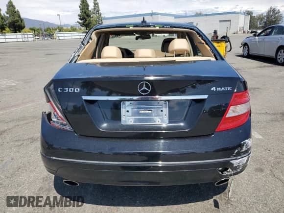 2008 Mercedes-Benz C 300 Sport z VIN WDDGF81X18F165996, wystawiony jako Copart lot #71278345 z przebiegiem 132 644 mil mil oraz Szkoda całkowita • Salvage title. Historia ofert i sprzedaży dostępna na DreamBid. Obrazek 6.