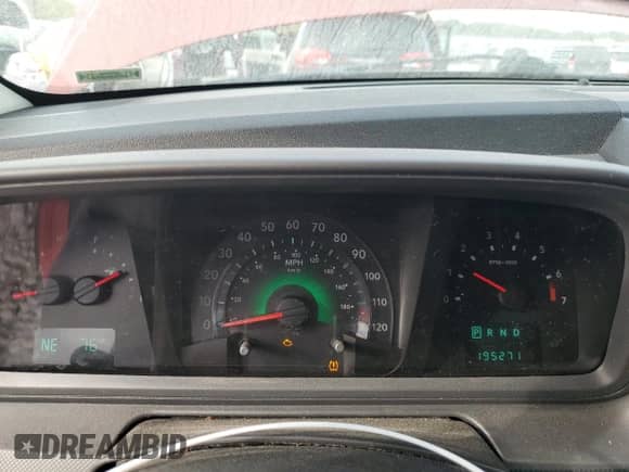 2010 Dodge Journey SXT with VIN 3D4PG5FV5AT157573, listed as a Copart auction lot 84302375 with 195,271 mi miles and Clean title. Bid and sale history available at DreamBid. Image 9.