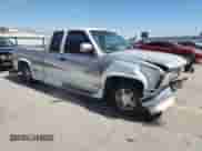 1993 GMC Sierra 1500 z VIN 2GDEC19K5P1557875, wystawiony jako Copart lot #58270385 z przebiegiem 134 103 mil mil oraz Szkoda całkowita • Salvage title. Historia ofert i sprzedaży dostępna na DreamBid. Obrazek 4.