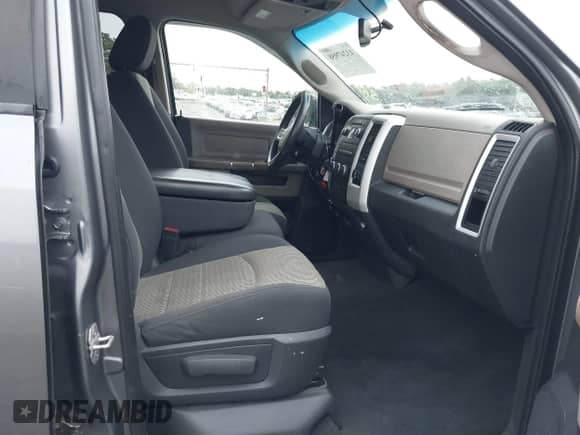 2009 Dodge 1500 SLT z VIN 1D3HV18T19S793875, wystawiony jako IAAI lot #43247958 z przebiegiem 199 380 mil mil oraz . Historia ofert i sprzedaży dostępna na DreamBid. Obrazek 5.