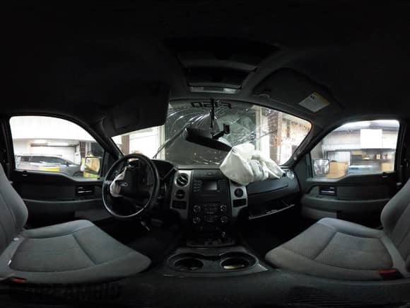 2013 Ford F-150 XL z VIN 1FTFX1CT1DFC50402, wystawiony jako IAAI lot #42604789 z przebiegiem 107 551 mil mil oraz . Historia ofert i sprzedaży dostępna na DreamBid. Obrazek 19.