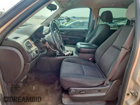 2012 Chevrolet Suburban LS с VIN 1GNSCHE02CR265940, выставлен на аукционе Copart как лот 63252785 с пробегом 235 014 миль миль и Списание • Salvage title. История ставок и продаж доступна на DreamBid. Изображение 7.
