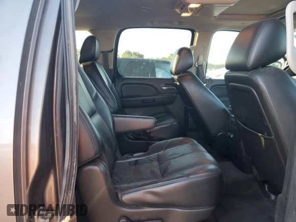 2011 Chevrolet Suburban LT z VIN 1GNSKJE33BR395289, wystawiony jako Copart lot #71931345 z przebiegiem 214 658 mil mil oraz Szkoda całkowita • Salvage title. Historia ofert i sprzedaży dostępna na DreamBid. Obrazek 10.