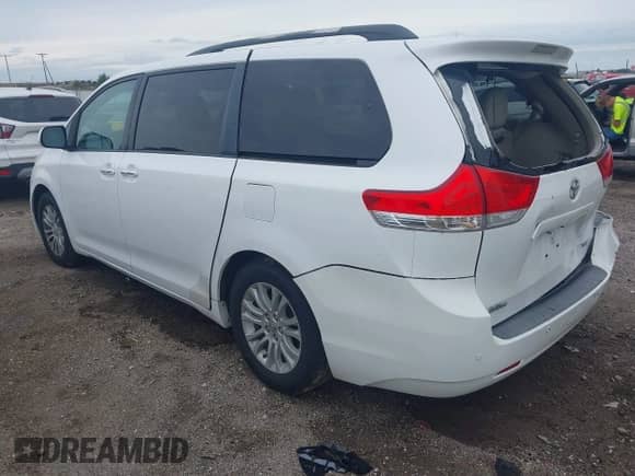 2014 Toyota Sienna XLE с VIN 5TDYK3DC2ES435898, выставлен на аукционе IAAI как лот 43253185 с пробегом 98 345 миль миль и . История ставок и продаж доступна на DreamBid. Изображение 3.