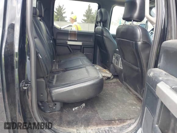 2016 Ford F-150 XLT z VIN 1FTFW1EG4GFC67217, wystawiony jako IAAI lot #43202017 z przebiegiem 227 685 mil mil oraz . Historia ofert i sprzedaży dostępna na DreamBid. Obrazek 8.