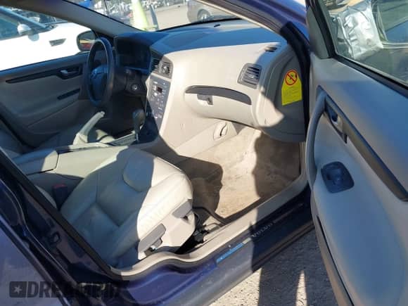 2001 Volvo S60 с VIN YV1RS61NX12011599, выставлен на аукционе IAAI как лот 41686136 с пробегом 73 499 миль миль и . История ставок и продаж доступна на DreamBid. Изображение 5.
