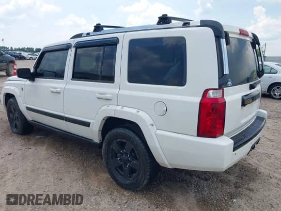 2008 Jeep Commander Limited with VIN 1J8HG58248C211318, listed as a IAAI auction lot 42501353 with 215,049 mi miles and . Bid and sale history available at DreamBid. Image 3.