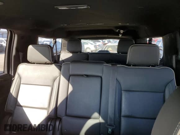2021 Chevrolet Suburban Premier z VIN 1GNSKFKD8MR231954, wystawiony jako Copart lot #46500615 z przebiegiem 79 839 mil mil oraz Szkoda całkowita • Salvage title. Historia ofert i sprzedaży dostępna na DreamBid. Obrazek 10.