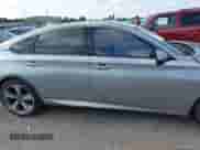 2018 Honda Accord Touring z VIN 1HGCV1F91JA065883, wystawiony jako IAAI lot #43093859 z przebiegiem 81 981 mil mil oraz . Historia ofert i sprzedaży dostępna na DreamBid. Obrazek 13.