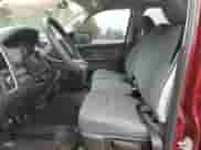 2018 Ram 1500 Express z VIN 1C6RR6KG2JS285646, wystawiony jako Copart lot #43932765 z przebiegiem 66 516 mil mil oraz Szkoda całkowita • Salvage title. Historia ofert i sprzedaży dostępna na DreamBid. Obrazek 7.