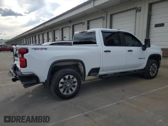 2024 Chevrolet Silverado 2500HD Custom с VIN 2GC4YME75R1132258, выставлен на аукционе Copart как лот 69998305 с пробегом 87 232 миль миль и Списание • Salvage title. История ставок и продаж доступна на DreamBid. Изображение 3.
