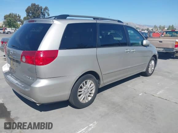 2007 Toyota Sienna XLE z VIN 5TDZK22C47S052078, wystawiony jako IAAI lot #42336003 z przebiegiem 237 023 mil mil oraz . Historia ofert i sprzedaży dostępna na DreamBid. Obrazek 4.