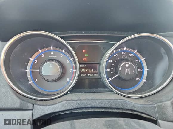 2013 Hyundai Sonata GLS z VIN 5NPEB4AC3DH745608, wystawiony jako Copart lot #82635305 z przebiegiem 147 036 mil mil oraz Czysty tytuł • Clean title. Historia ofert i sprzedaży dostępna na DreamBid. Obrazek 9.