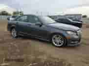 2013 Mercedes-Benz C 300 Luxury z VIN WDDGF8AB8DA791881, wystawiony jako Copart lot #87446505 z przebiegiem 304 962 mil mil oraz Czysty tytuł • Clean title. Historia ofert i sprzedaży dostępna na DreamBid. Obrazek 4.