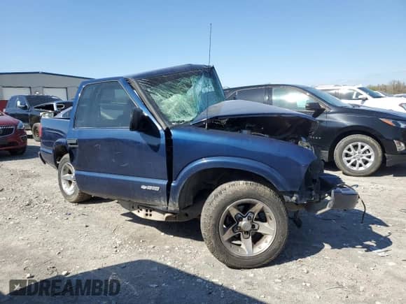 2003 Chevrolet S-10 LS с VIN 1GCCS14X138229815, выставлен на аукционе Copart как лот 52356275 с пробегом Не указан миль и Списание • Salvage title. История ставок и продаж доступна на DreamBid. Изображение 4.