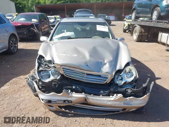 2005 Mercedes-Benz C 320 z VIN WDBRF64J45F576544, wystawiony jako IAAI lot #42333906 z przebiegiem 178 348 mil mil oraz . Historia ofert i sprzedaży dostępna na DreamBid. Obrazek 6.