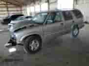 2004 Chevrolet Blazer LS z VIN 1GNDT13X84K120850, wystawiony jako Copart lot #72561234 z przebiegiem 188 094 mil mil oraz Szkoda całkowita • Salvage title. Historia ofert i sprzedaży dostępna na DreamBid. Obrazek 1.
