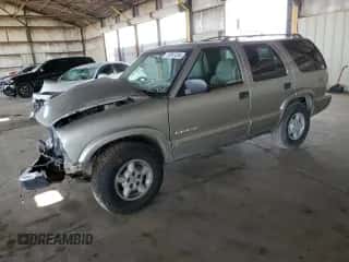2004 Chevrolet Blazer LS z VIN 1GNDT13X84K120850, wystawiony jako Copart lot #72561234 z przebiegiem 188 094 mil mil oraz Szkoda całkowita • Salvage title. Historia ofert i sprzedaży dostępna na DreamBid. Obrazek 1.