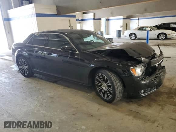 2012 Chrysler 300 S z VIN 2C3CCABG3CH257016, wystawiony jako Copart lot #85086145 z przebiegiem 143 003 mil mil oraz Szkoda całkowita • Salvage title. Historia ofert i sprzedaży dostępna na DreamBid. Obrazek 4.