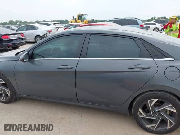 2024 Hyundai Elantra SEL с VIN KMHLS4DGXRU761920, выставлен на аукционе IAAI как лот 43064401 с пробегом 14 433 миль миль и . История ставок и продаж доступна на DreamBid. Изображение 14.