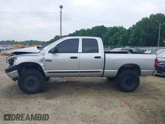 2007 Dodge 2500 SLT z VIN 1D7KS28C77J512815, wystawiony jako IAAI lot #42277845 z przebiegiem 258 247 mil mil oraz . Historia ofert i sprzedaży dostępna na DreamBid. Obrazek 15.