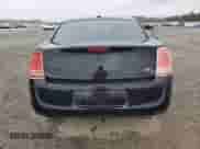 2013 Chrysler 300 S z VIN 2C3CCABG5DH527431, wystawiony jako Copart lot #82353345 z przebiegiem 201 609 mil mil oraz Szkoda całkowita • Salvage title. Historia ofert i sprzedaży dostępna na DreamBid. Obrazek 6.