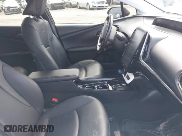 2018 Toyota Prius Plus z VIN JTDKARFP0J3077479, wystawiony jako IAAI lot #42062334 z przebiegiem 23 388 mil mil oraz . Historia ofert i sprzedaży dostępna na DreamBid. Obrazek 5.