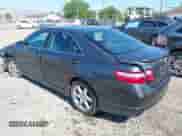 2008 Toyota Camry LE z VIN 4T1BE46K68U236680, wystawiony jako IAAI lot #42833495 z przebiegiem 86 072 mil mil oraz . Historia ofert i sprzedaży dostępna na DreamBid. Obrazek 3.