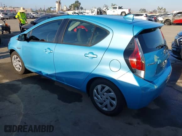 2015 Toyota Prius One z VIN JTDKDTB30F1100611, wystawiony jako IAAI lot #43148415 z przebiegiem 49 544 mil mil oraz . Historia ofert i sprzedaży dostępna na DreamBid. Obrazek 3.