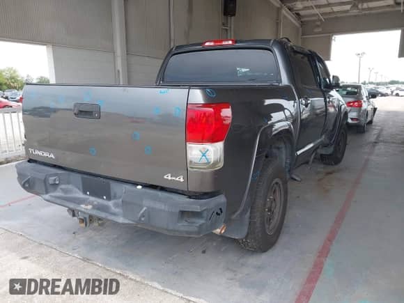 2013 Toyota Tundra Limited с VIN 5TFHW5F18DX271206, выставлен на аукционе IAAI как лот 42362300 с пробегом 266 453 миль миль и . История ставок и продаж доступна на DreamBid. Изображение 4.