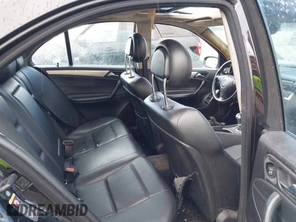 2005 Mercedes-Benz C 230 Kompressor z VIN WDBRF40J15F611535, wystawiony jako IAAI lot #43260919 z przebiegiem 142 192 mil mil oraz . Historia ofert i sprzedaży dostępna na DreamBid. Obrazek 8.