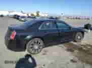 2013 Chrysler 300 S z VIN 2C3CCABG5DH504828, wystawiony jako Copart lot #71170535 z przebiegiem 178 596 mil mil oraz Szkoda całkowita • Salvage title. Historia ofert i sprzedaży dostępna na DreamBid. Obrazek 3.