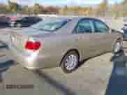 2005 Toyota Camry XLE z VIN 4T1BE30K15U954717, wystawiony jako IAAI lot #43494488 z przebiegiem 88 907 mil mil oraz . Historia ofert i sprzedaży dostępna na DreamBid. Obrazek 4.