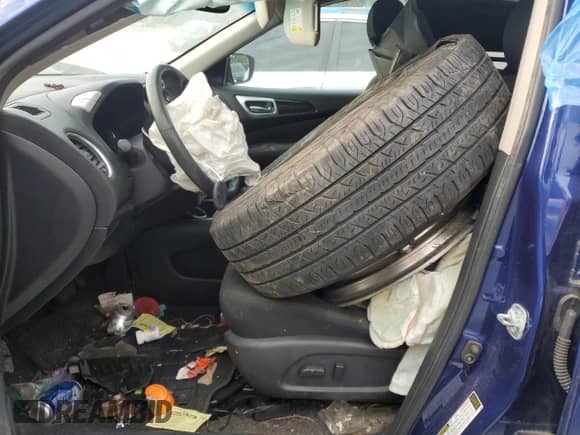 2017 Nissan Pathfinder SV with VIN 5N1DR2MM2HC647733, listed as a Copart auction lot 69148735 with 154,180 mi miles and Salvage title. Bid and sale history available at DreamBid. Image 7.