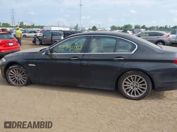 2012 BMW 5 Series 535i xDrive с VIN WBAFU7C53CDU58611, выставлен на аукционе IAAI как лот 42750863 с пробегом 102 561 миль миль и . История ставок и продаж доступна на DreamBid. Изображение 14.