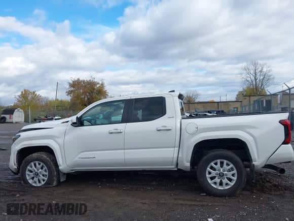 2024 Toyota Tacoma SR5 with VIN 3TMLB5JN5RM010502, listed as a IAAI auction lot 43521054 with 22,894 mi miles and . Bid and sale history available at DreamBid. Image 14.