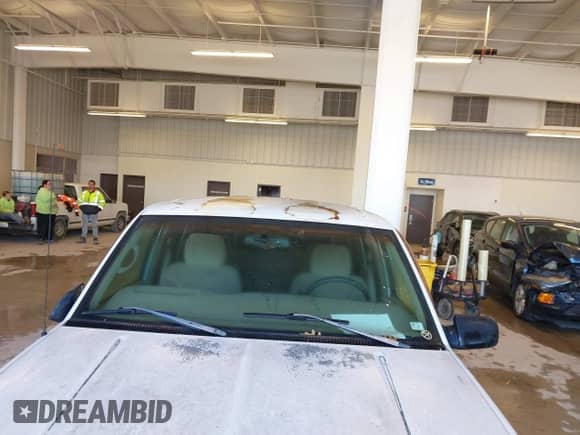 1998 Chevrolet Suburban с VIN 1GNEC16R5WJ358889, выставлен на аукционе IAAI как лот 41588573 с пробегом 185 298 миль миль и . История ставок и продаж доступна на DreamBid. Изображение 6.